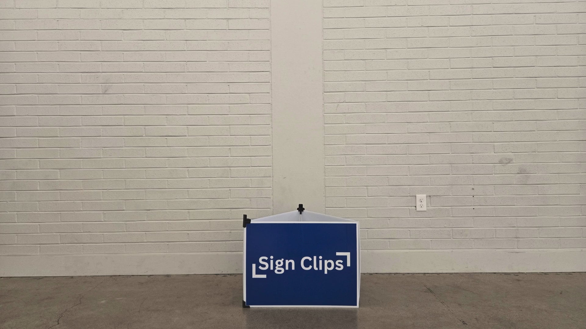 Stop motion video of a Sign Clip Display Wall Backdrop being built. 